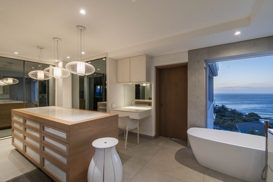 To Let 4 Bedroom Property for Rent in Llandudno Western Cape